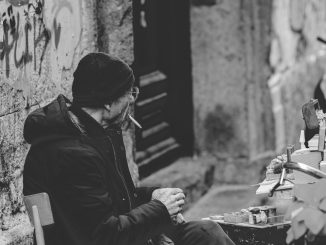 Skillnader mellan cigaretter och e-cigaretter illustration